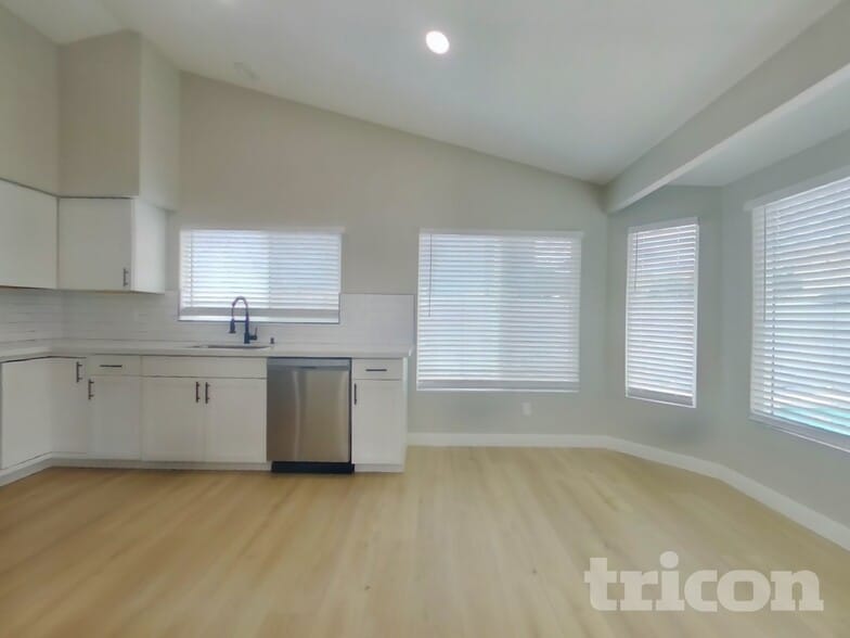 Building Photo - 1934 E Kent Ave