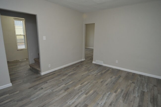Building Photo - Fully remodeled 3 bedroom 2 bath near downtown and Greenway!