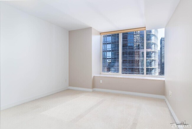 Building Photo - 301 Mission St