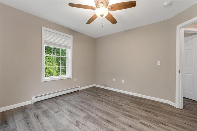 Building Photo - 4 Mill Pond Rd