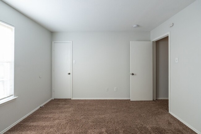 Building Photo - Spacious 4-Bedroom Home with Private Fenced Yard in Fort Worth