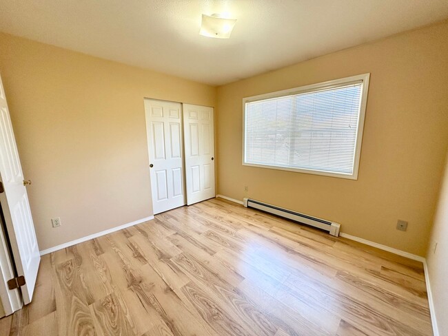 Building Photo - 2 Bedroom 1.5 Bath Townhome for Rent with ...