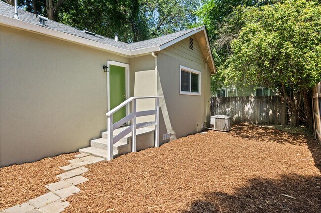 Building Photo - Available Now. Cute Home located in quiet ...