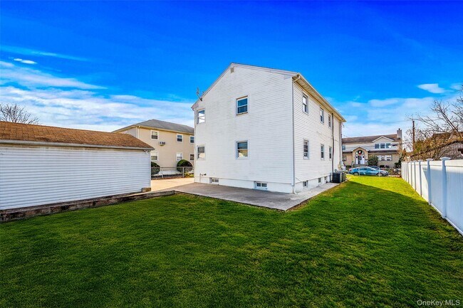 Building Photo - 50 Mahland Pl