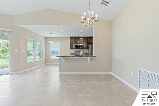 Building Photo - FULLY FENCED 3/2/2 IN DESIRABLE QUAIL HOLLOW