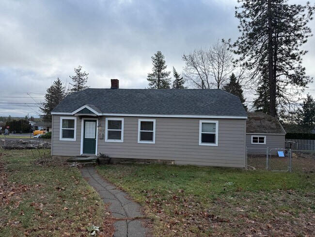 Building Photo - Charming 2-Bedroom Corner Lot Home in Cheney!