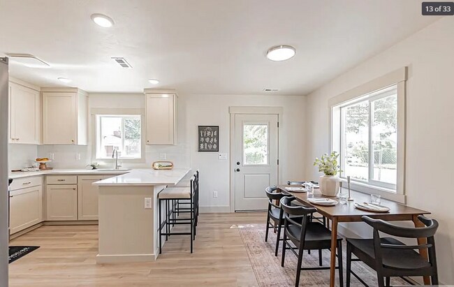 Building Photo - BEAUTIFUL 3 Bed 2.5 Bath Townhome Available!