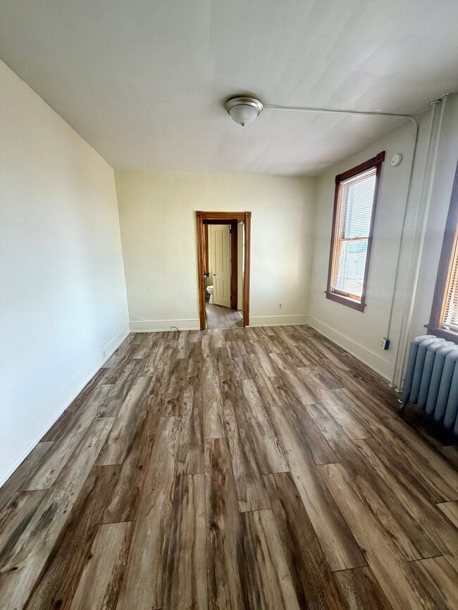 Building Photo - 500 Windsor St