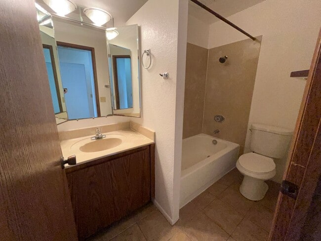 Building Photo - Alii Plantation (Aiea/Honolulu/Aloha Stadium) - ground floor 2 bedroom with full size washer/dryer