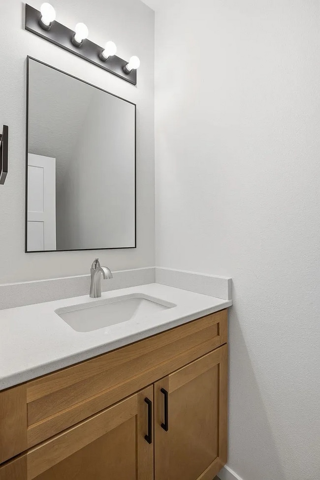 Building Photo - Stylish New Duplex with Scenic Surroundings