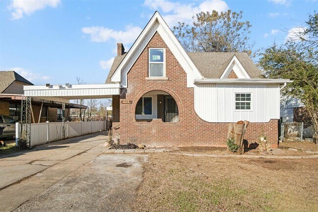 Building Photo - 609 SW 30th St