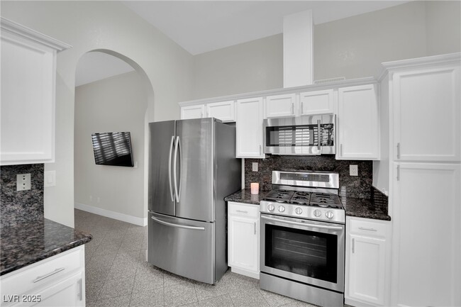 Building Photo - 2705 Meander