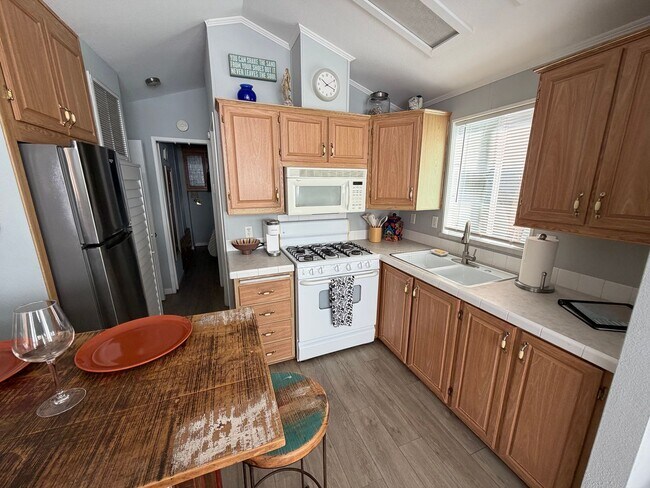 Building Photo - Charming Bungalow by the Beach in Leucadia!