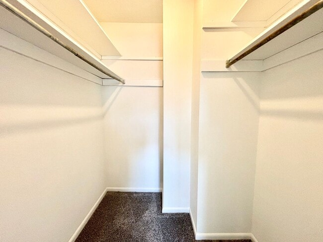 Building Photo - Cozy Updated End Unit Home In Virginia Beach