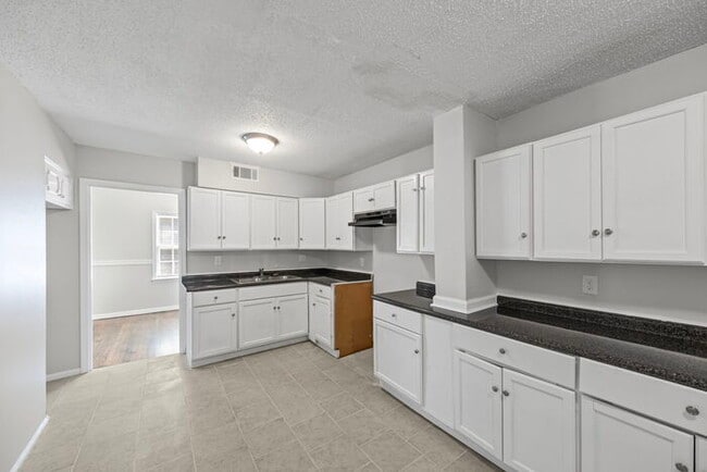 Building Photo - Gorgeous home in Whitehaven/ Section 8 Wel...