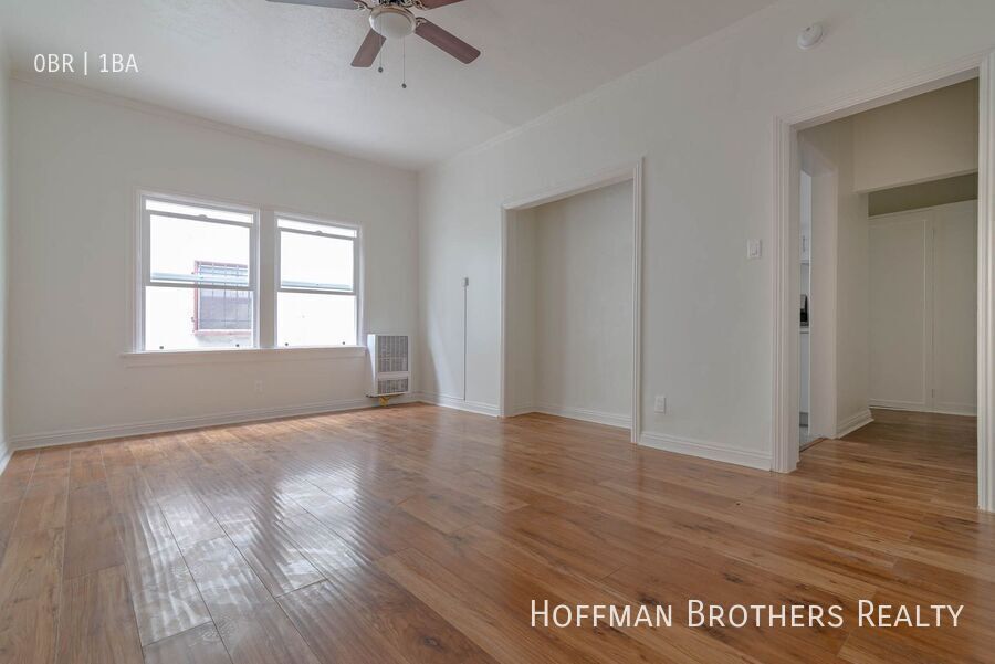 Building Photo - 404 N Coronado St