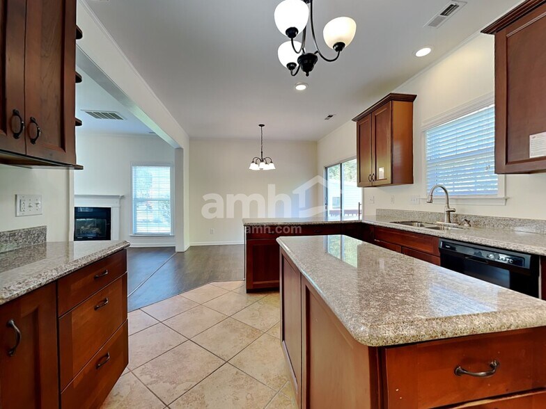 Building Photo - 103 Poplar Woods Dr