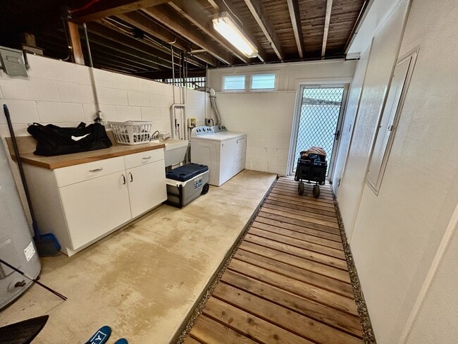 Building Photo - 3386 Manoa Rd