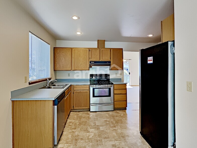 Building Photo - 2078 SE 8th Dr