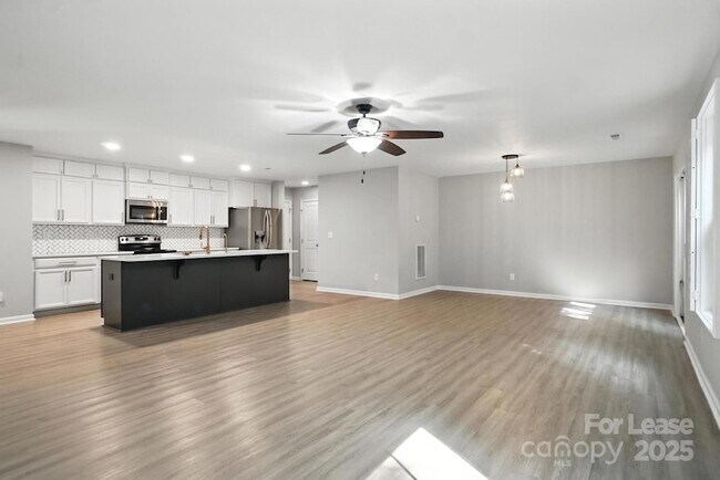 Building Photo - 1737 Hooper Court