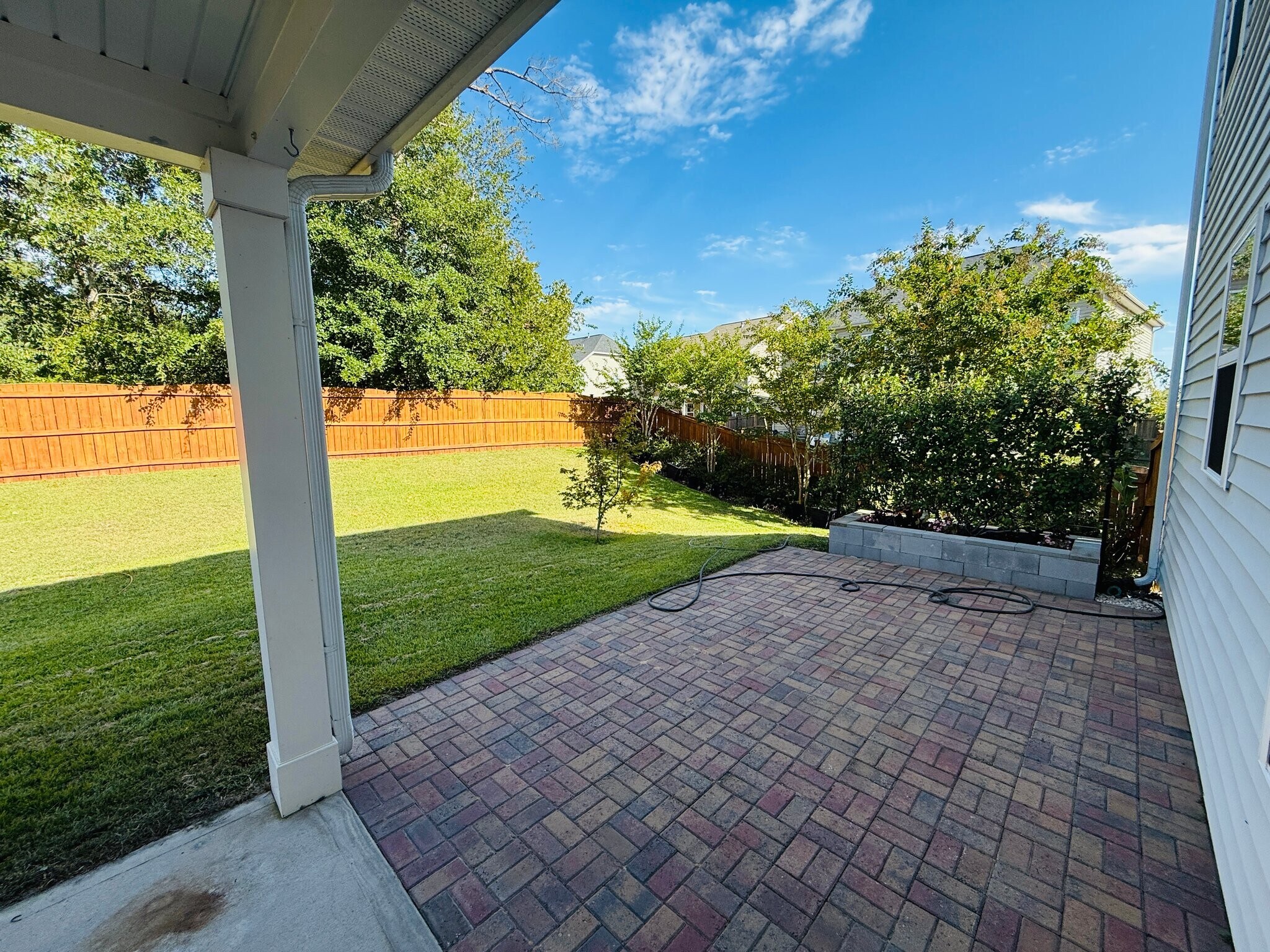 Building Photo - 223 Charter Oaks Dr