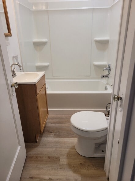 bath - 261 N Ballston Ave