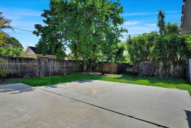 Building Photo - 30100 SW 168th Ct