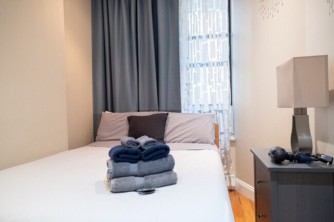 Building Photo - 5 W 101st St