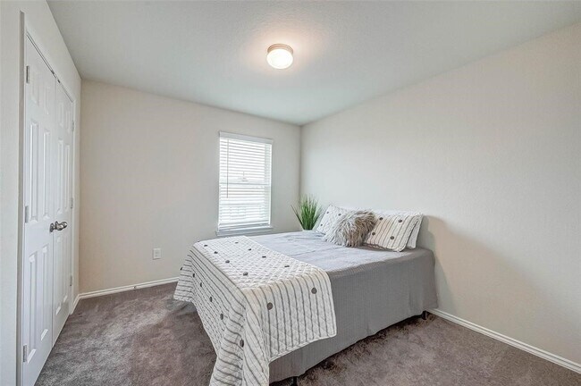 Building Photo - 25919 Kinship Ct