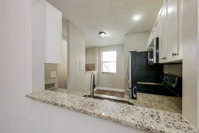 Building Photo - 2531 NW 56th Ave