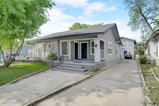 Building Photo - 1311 W French Pl