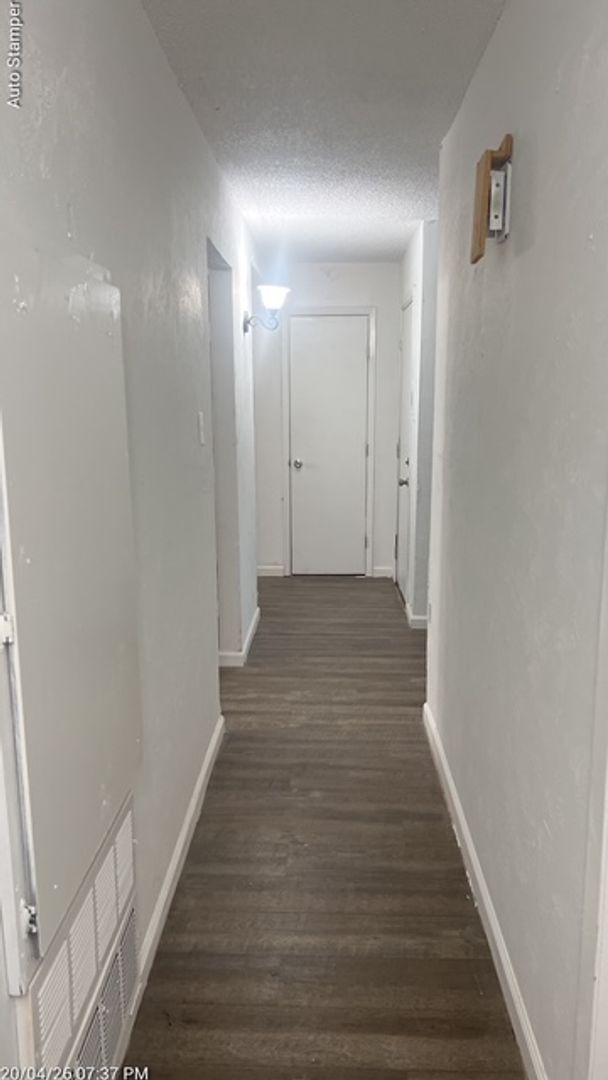 Building Photo - 405 Bryan Dr