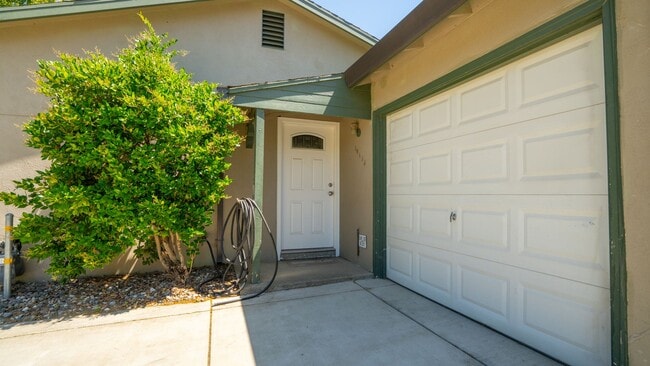Building Photo - 2 bedroom duplex-home in Rancho Cordova