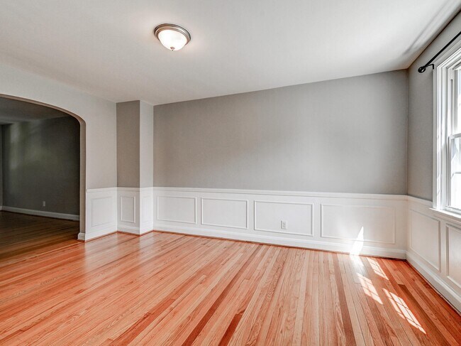 Building Photo - 111 Stanmore Rd