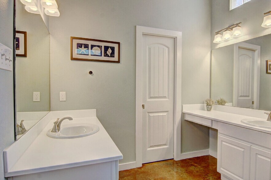 Building Photo - 2212 TX-361