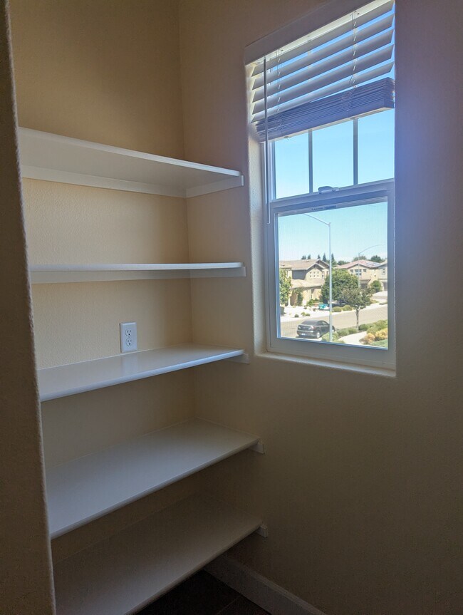 Building Photo - 2461 Coloma Ln