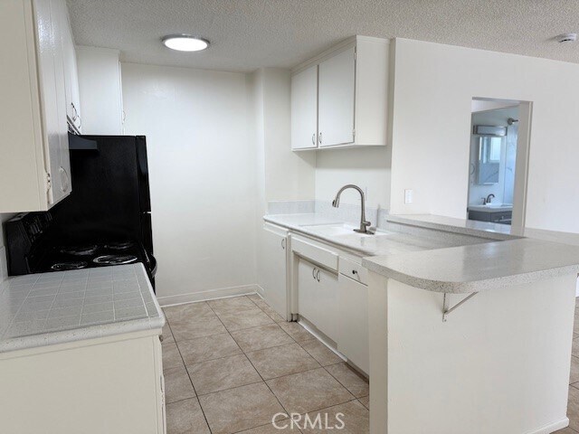 Building Photo - 685 E Vista Chino