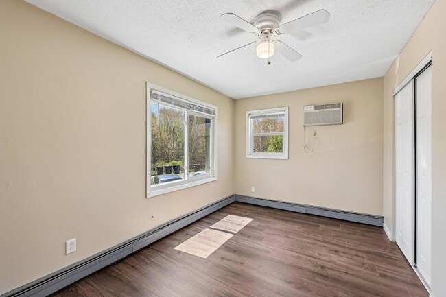 Building Photo - 17256 Kenyon St NE
