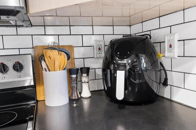 Building Photo - 303 Lang Rd