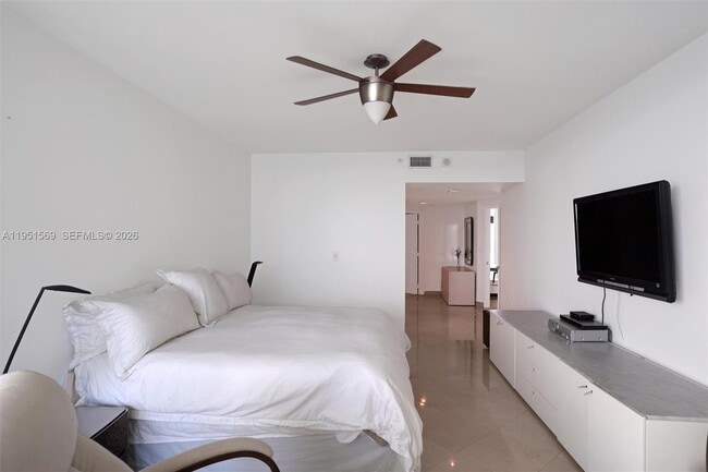 Building Photo - 5025 Collins Ave