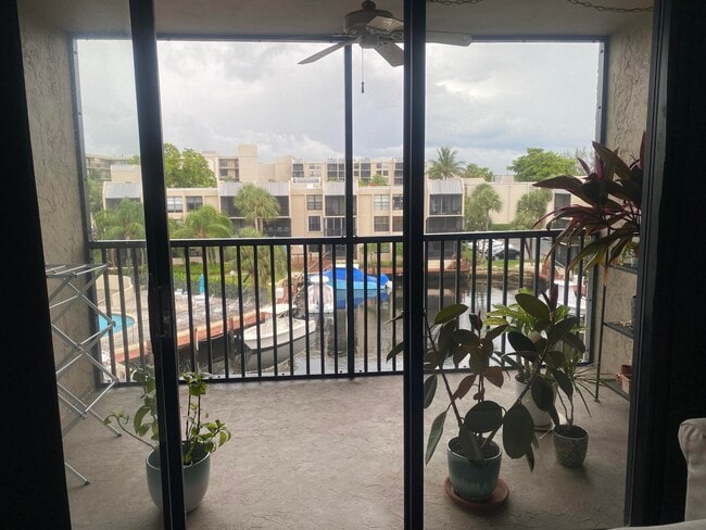 Building Photo - 9 Royal Palm Way