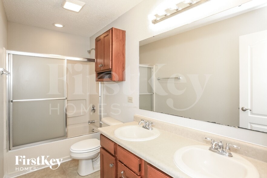 Building Photo - 15238 Radiance Dr