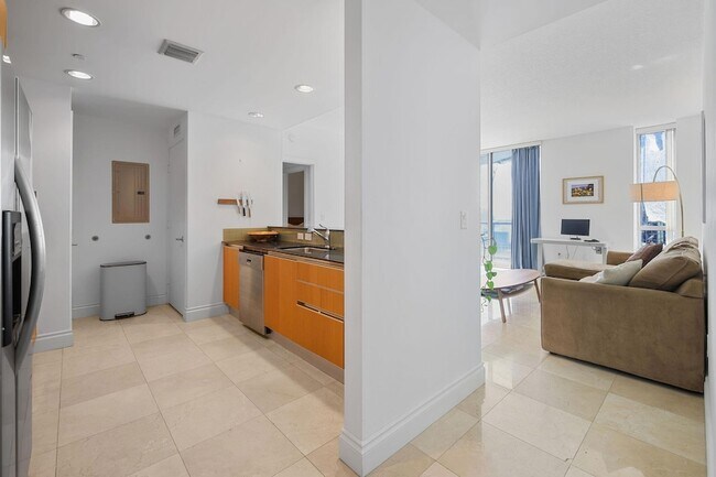 Building Photo - 1050 Brickell Ave
