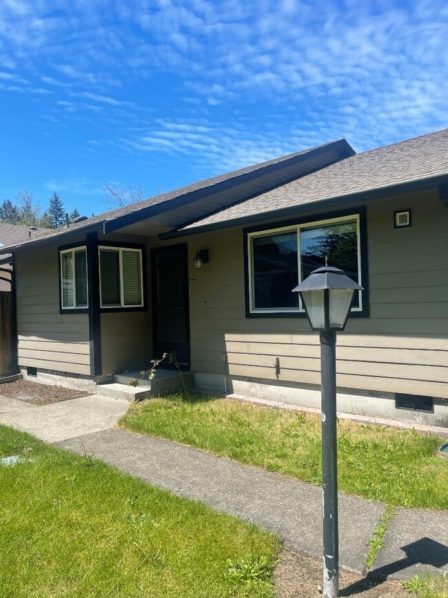 Building Photo - Cute 3 bedroom, 1 bath home located in The Meadows!