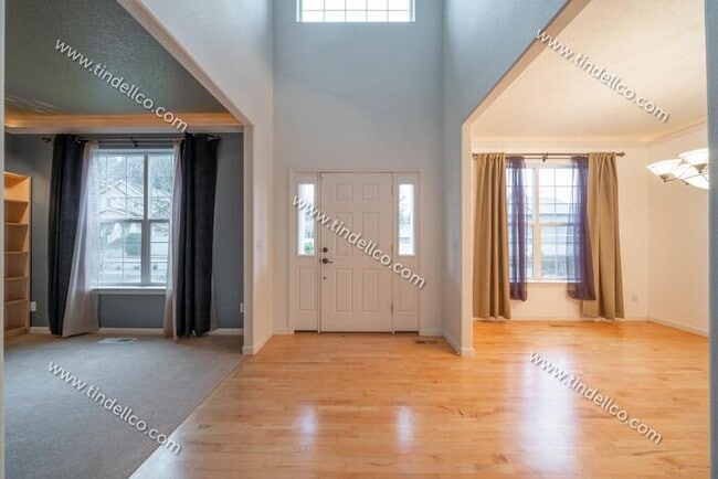 Building Photo - Bright & Elegant 3-Bedroom w/ Study and En...
