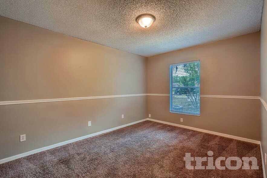 Building Photo - 5813 Erhardt Dr