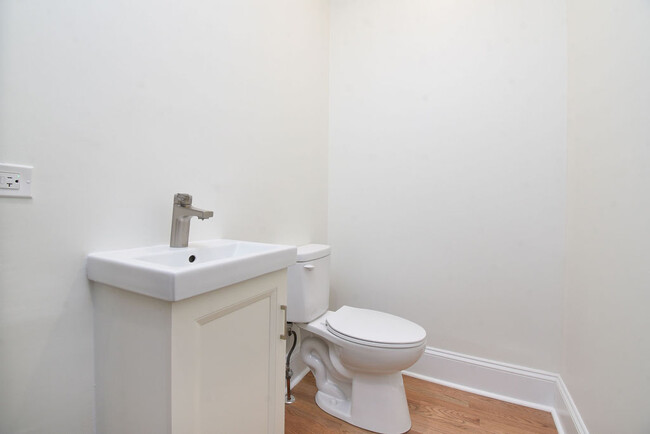 powder room - 1725 N Ridgeway Ave