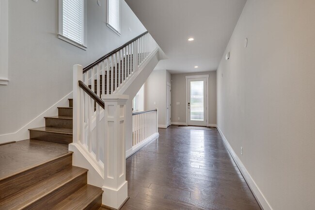 Building Photo - Beautiful 4 bedroom home in Canterbury Par...