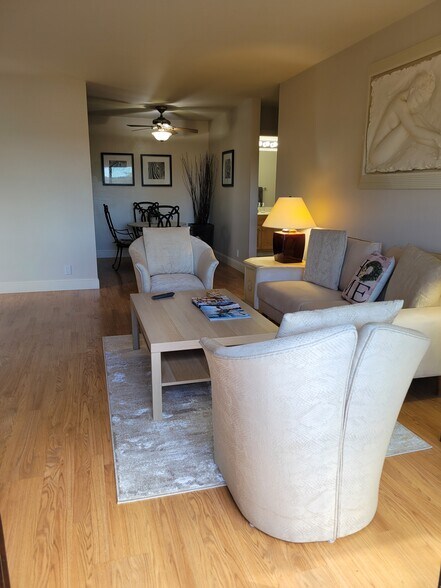 Living room - 1467 Marchbanks Dr
