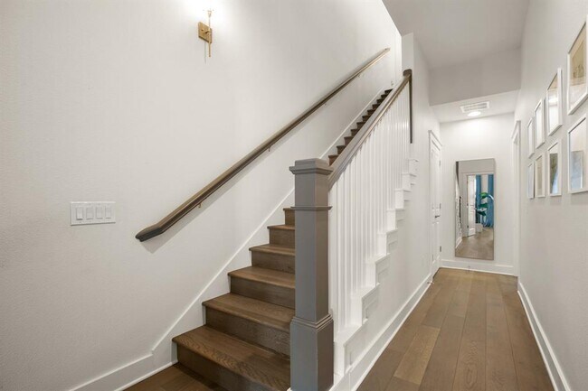 Building Photo - 2520 Bluebonnet Ln